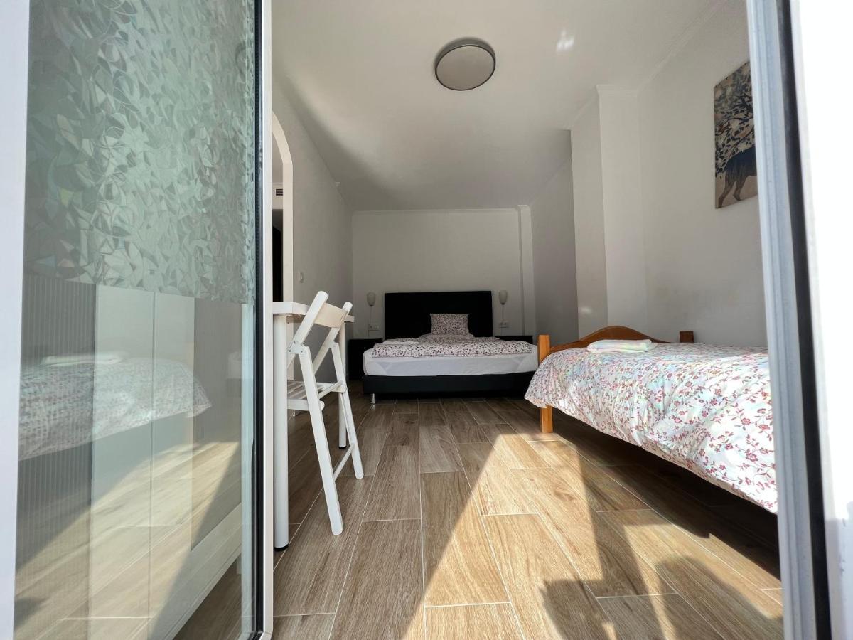 Luna L'Hospitalet de Llobregat Extérieur photo